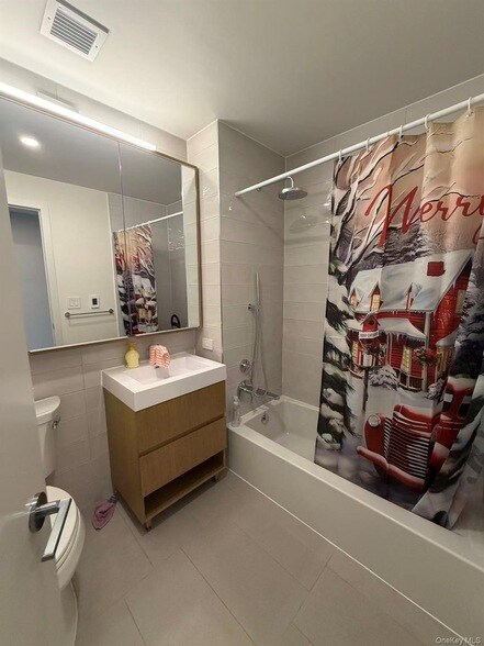 Building Photo - 131-02B 40th Rd