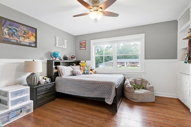 Building Photo - 121 S Main St