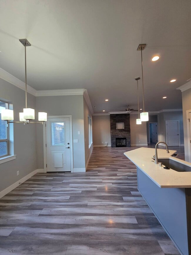 Building Photo - 584 Thebes St