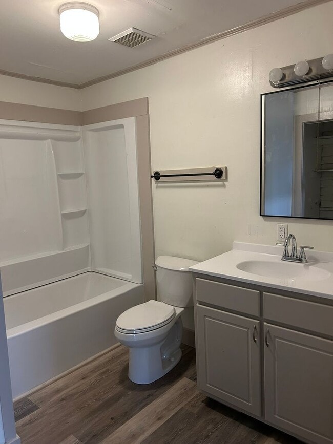 Building Photo - 113 E Church St