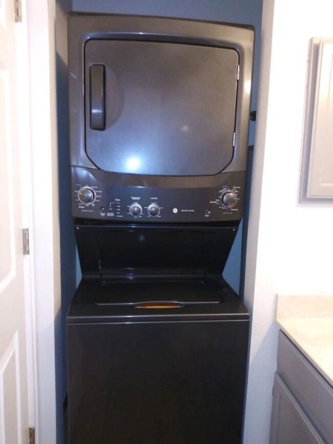 Building Photo - Feel at Home in This Cozy Fort Collins Condo