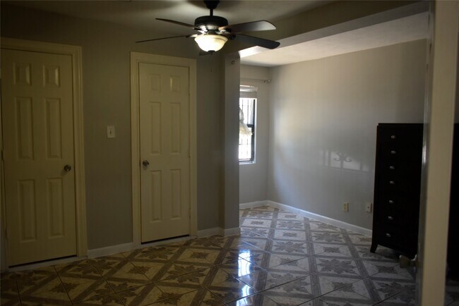 Building Photo - 5922 Lavender St