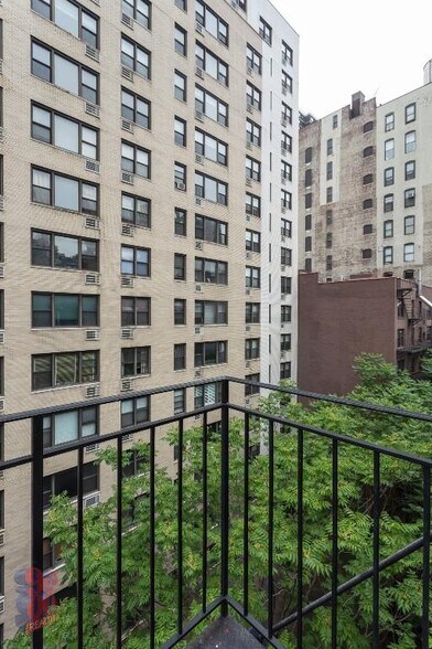 Building Photo - 330 E 35th St