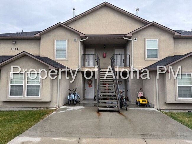 Primary Photo - 1053 W Pine Ave