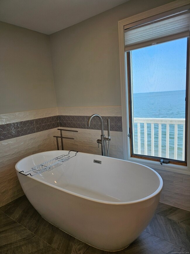 Building Photo - 62 Cosey Beach Ave