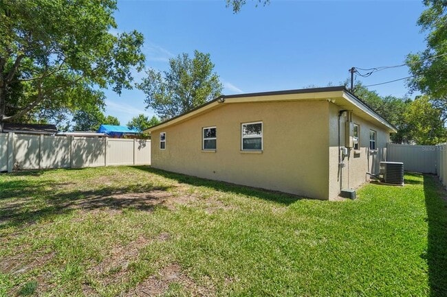 Building Photo - 3123 W La Salle St