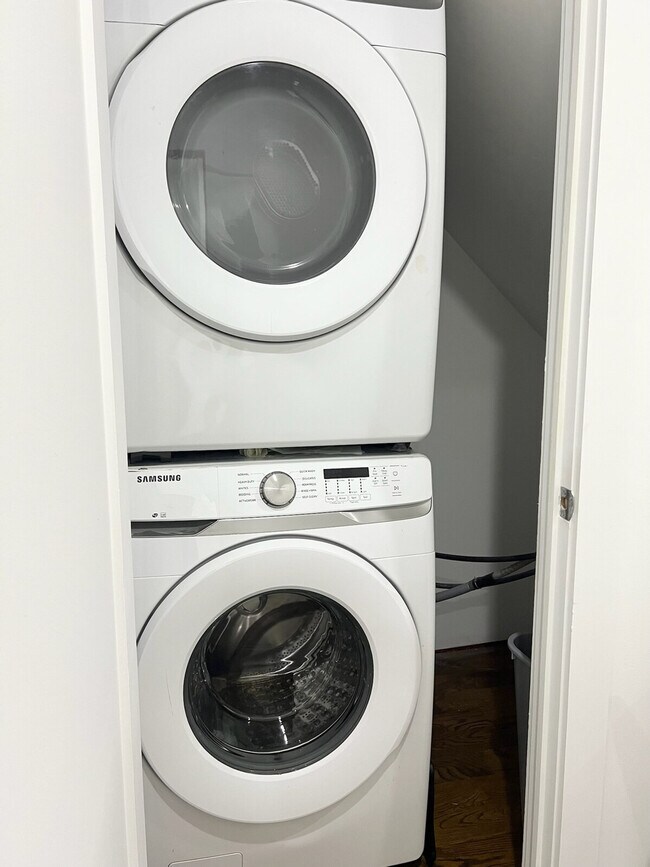 Building Photo - 18 Avenue B