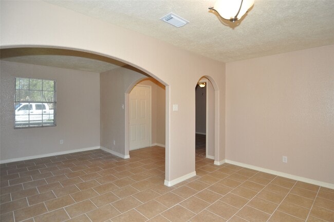 Building Photo - 4710 Pine St