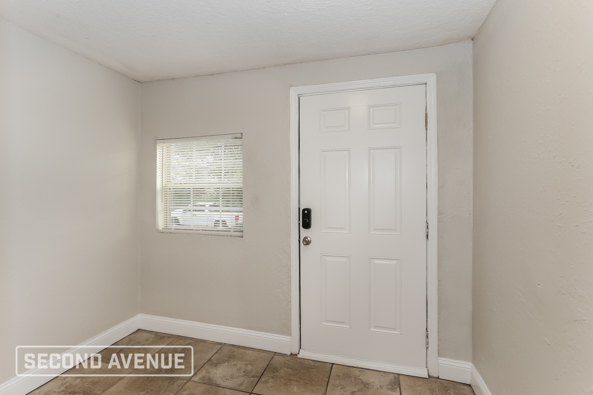 Building Photo - 2121 Broadway Ave