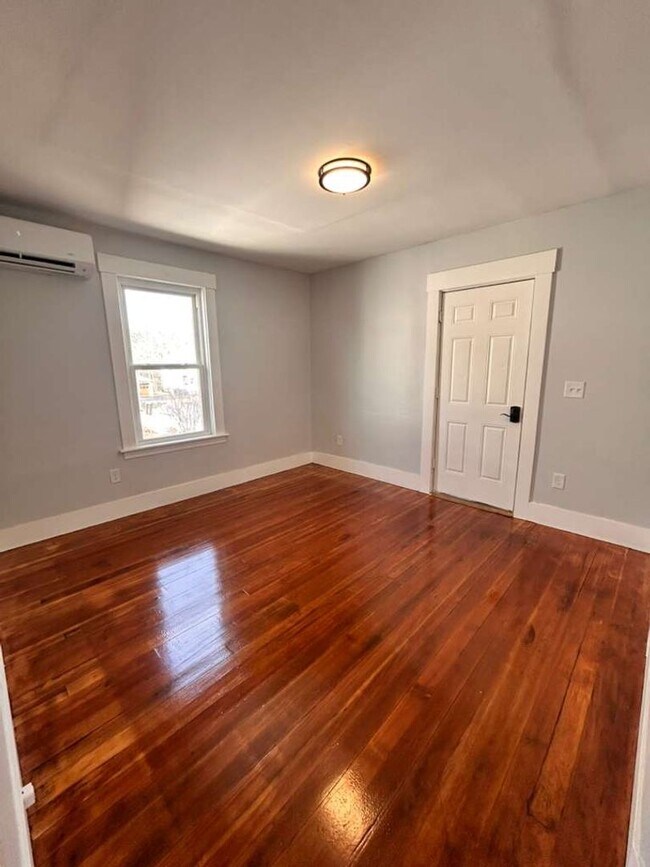 Building Photo - 67 Fairlawn Ave