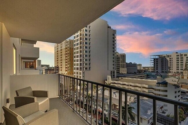 Building Photo - DOWNTOWN 15th FLOOR CONDO! 2 BEDROOM CONDO ! UPDATED! CITY VIEWS!