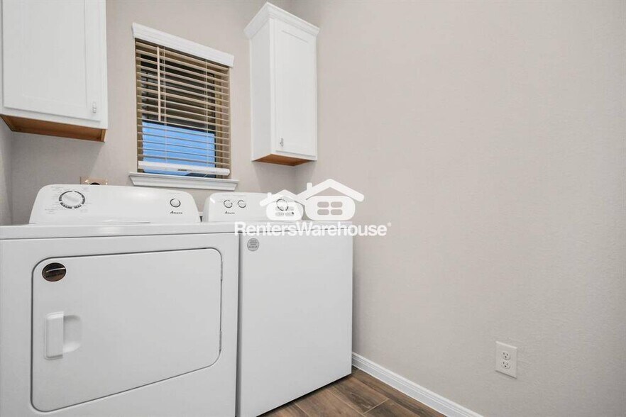 Building Photo - 6927 Escondido Dr