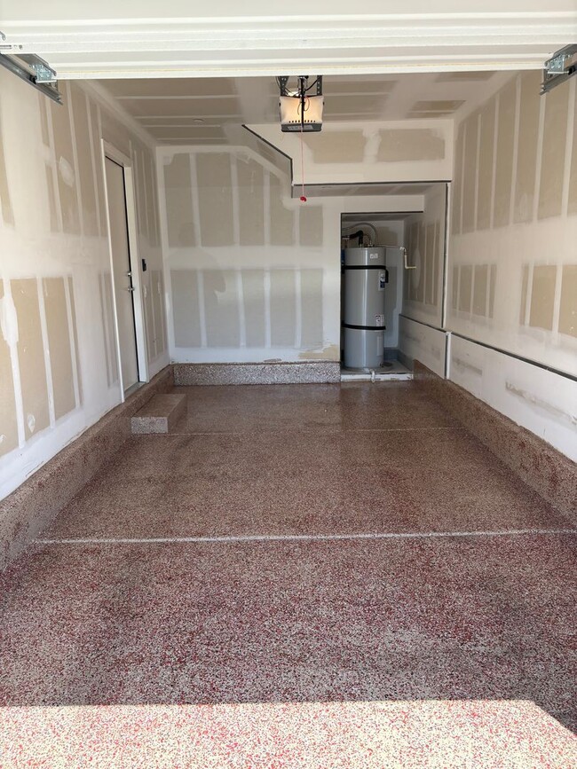Building Photo - 2 Bedroom Townhouse in North Las Vegas