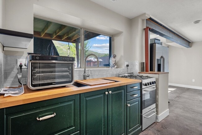 Building Photo - Beautiful 5 Bed / 3.5 Bath Home for Rent in Draper
