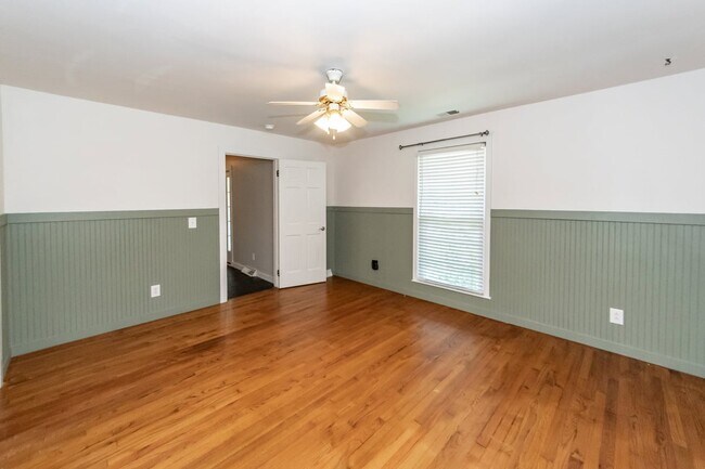 Building Photo - 765 Leafwood Rd