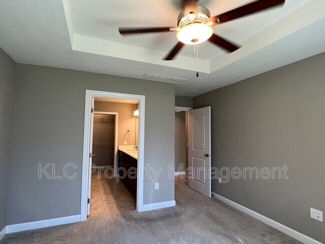 Building Photo - 2301 Redmond Ave