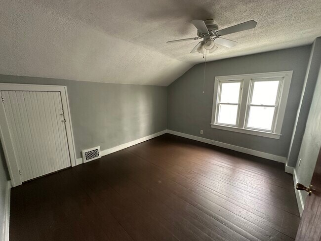 Building Photo - 1206 Hughes Ave