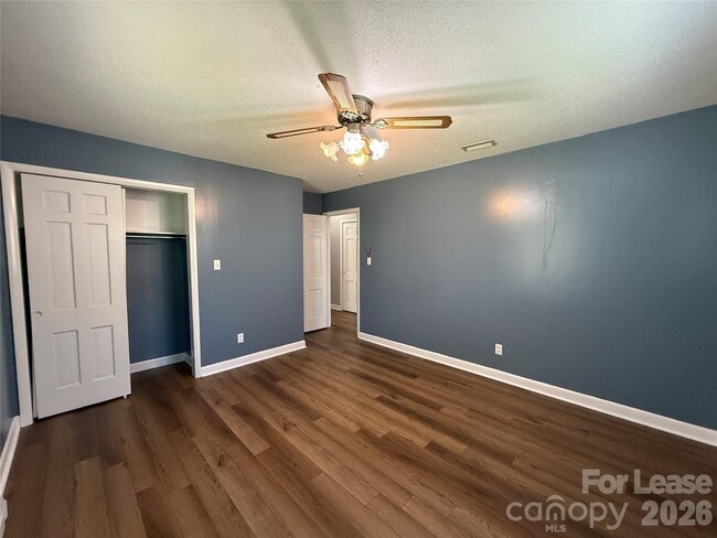 Building Photo - 851 Fieldstone Rd