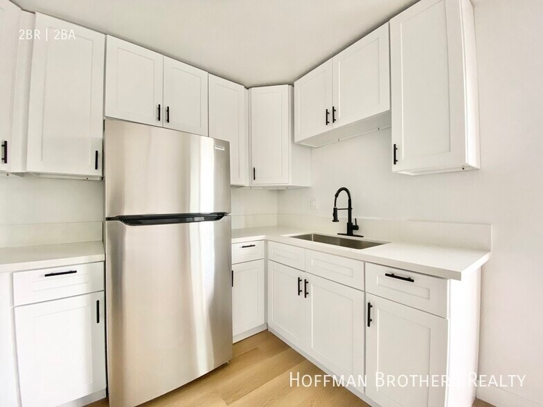 Building Photo - 136 S Oxford Ave