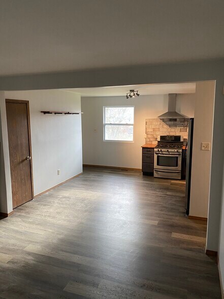 Eat-in kitchen - 7048 Beulah Ave