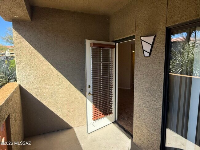 Building Photo - 5751 N Kolb Rd