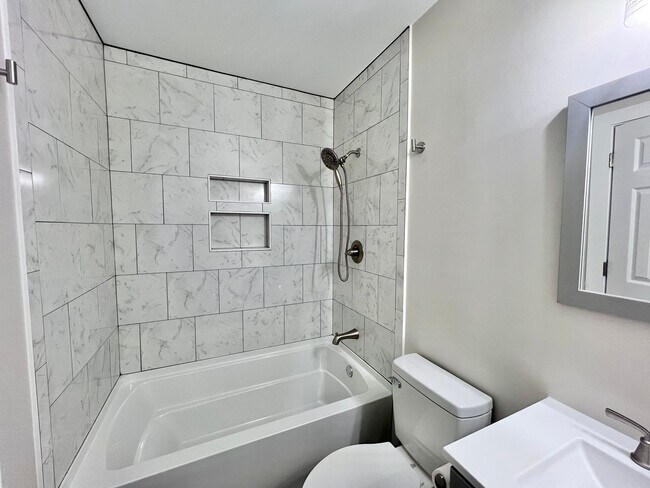 Building Photo - **OFFERING WAIVED APPLICATION FEES & $100 ...