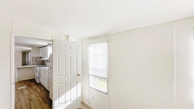 Building Photo - 1202 US-190