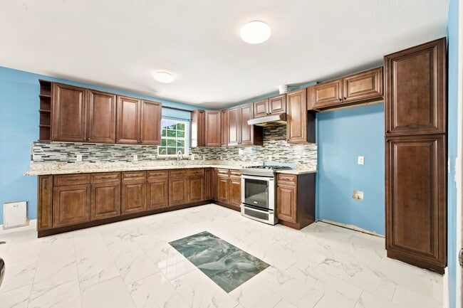 Building Photo - 2016 Knollwood Ln