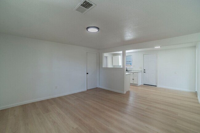 Building Photo - ? Newly Renovated Home in Arlington! ?