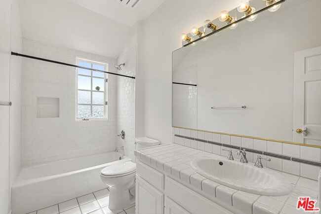 Building Photo - 18339 Linnet St