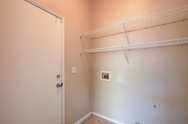 Building Photo - 5654 Violet Ave