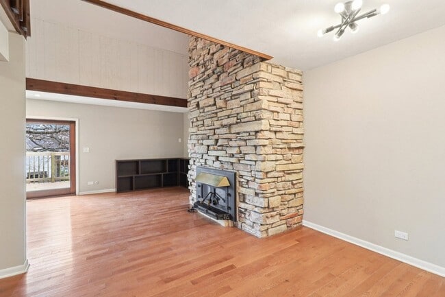 Building Photo - 23460 W N Lakewood Ln