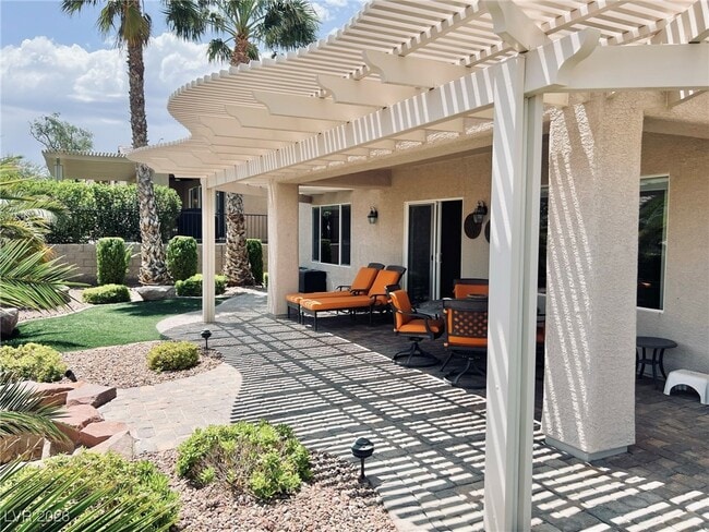 Building Photo - 2192 Canyonville Dr