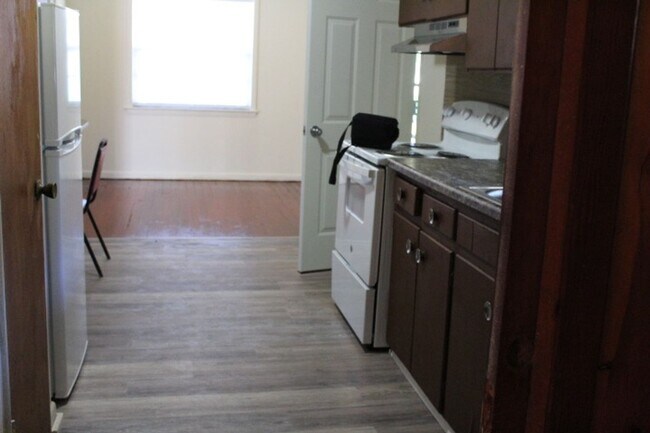 Building Photo - Charming Ranch Style Brick Home