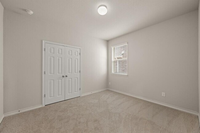 Building Photo - 6605 Verona Pl
