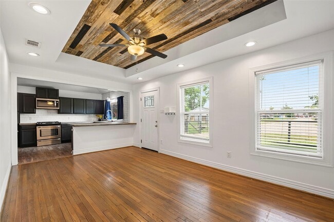 Building Photo - 706 Jerry St