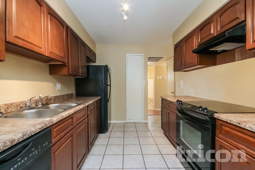 Building Photo - 3202 W Wood Dr