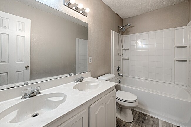 Building Photo - 5909 Thoroughbred Trail