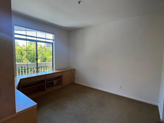 Building Photo - 370 Elan Village Ln