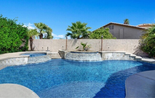 Building Photo - AVAILABLE NOW!! GORGEOUS 3 Bedroom 2 Bathroom Home in Indio!