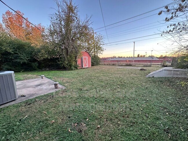 Building Photo - 116 W Rose Dr