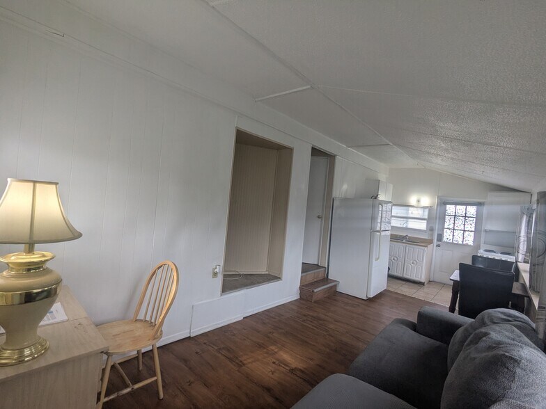 Building Photo - 120 S Fortner Ave