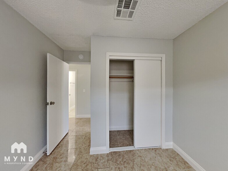 Building Photo - 1165 Hart Ave