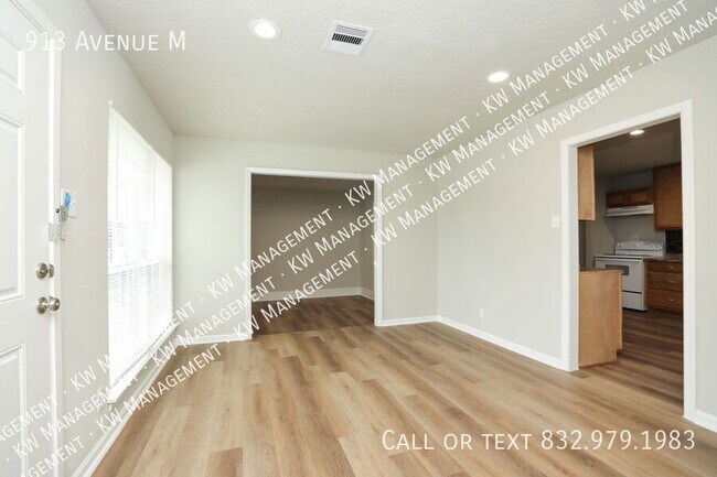 Building Photo - 913 Avenue M