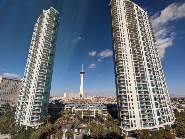 Building Photo - Turnberry Towers~2 bedroom condo with pano...