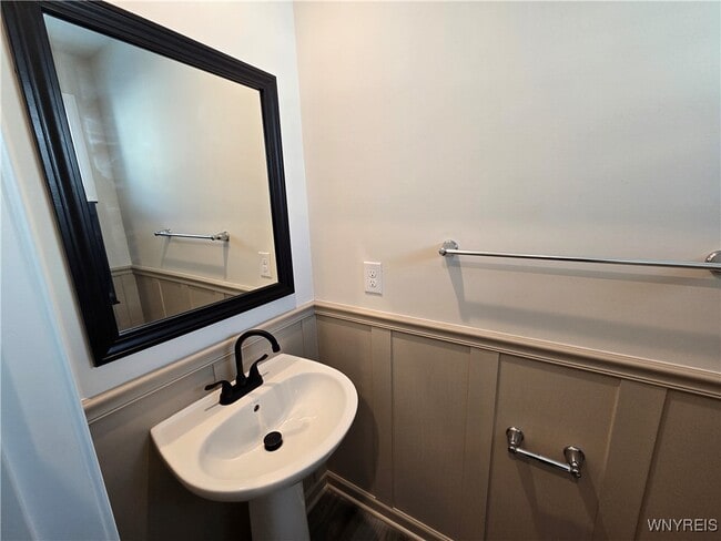 Building Photo - 113 South Dr