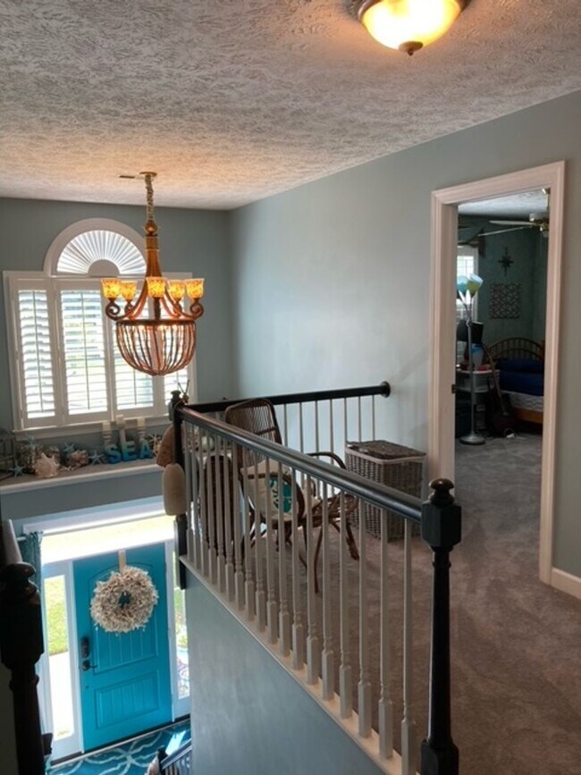 Building Photo - 117 Runaway Ln