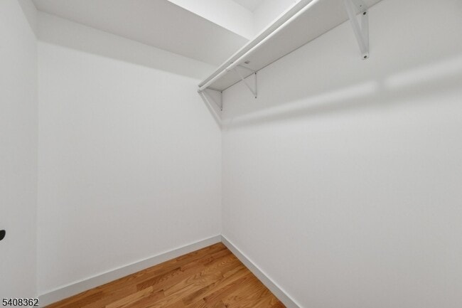 Building Photo - 52 James St