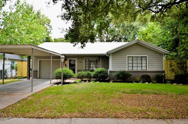 Building Photo - 1902 Coulcrest Dr