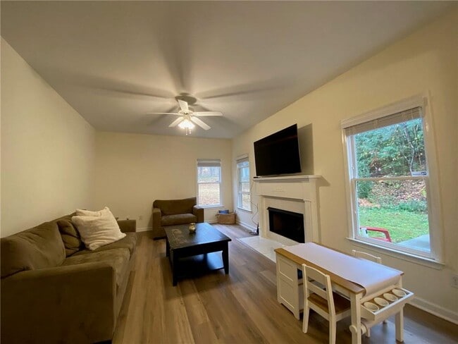 Building Photo - 150 Foe Creek Ct